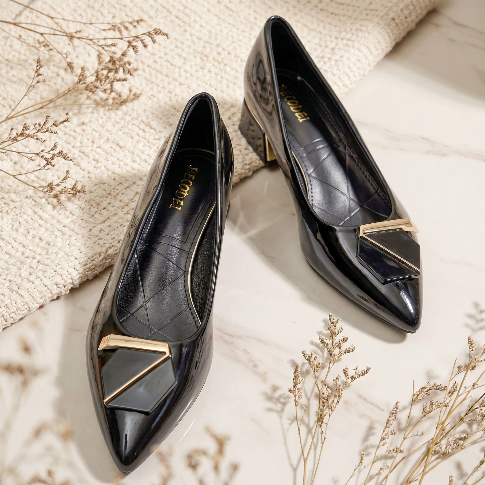 Ladies-Shoe-MW00346