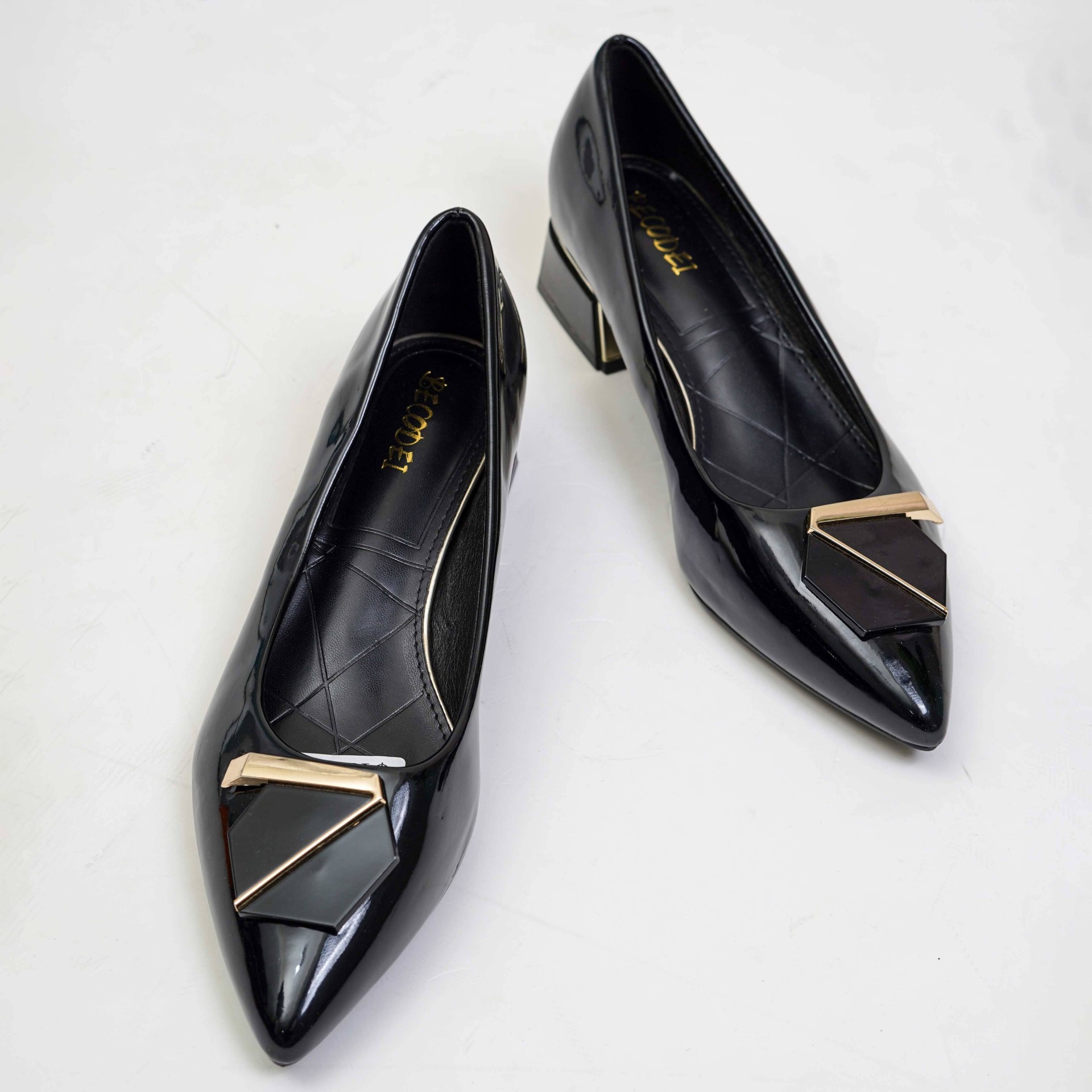 Ladies-Shoe-MW00346_02