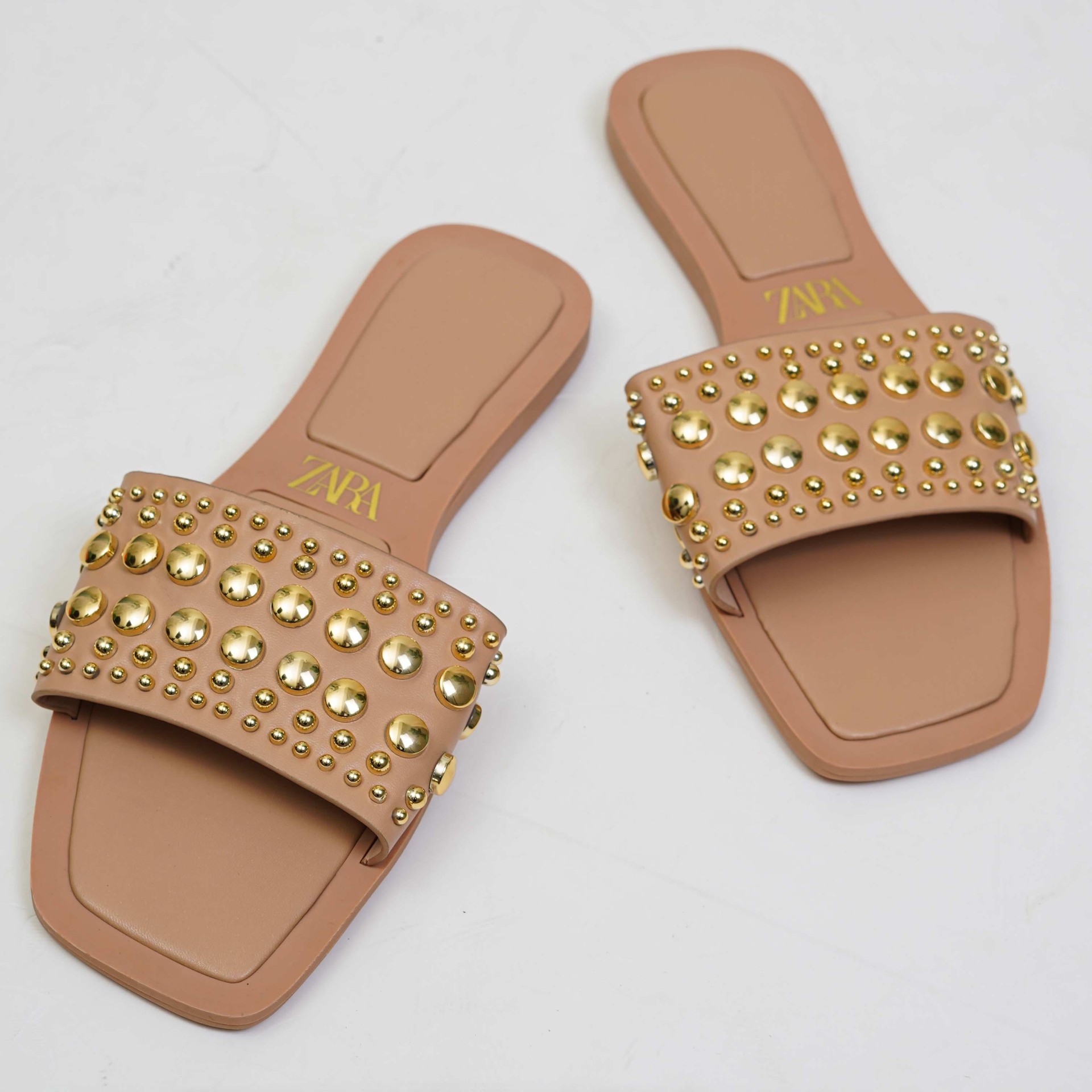 Ladies-Shoe-MW00384_02