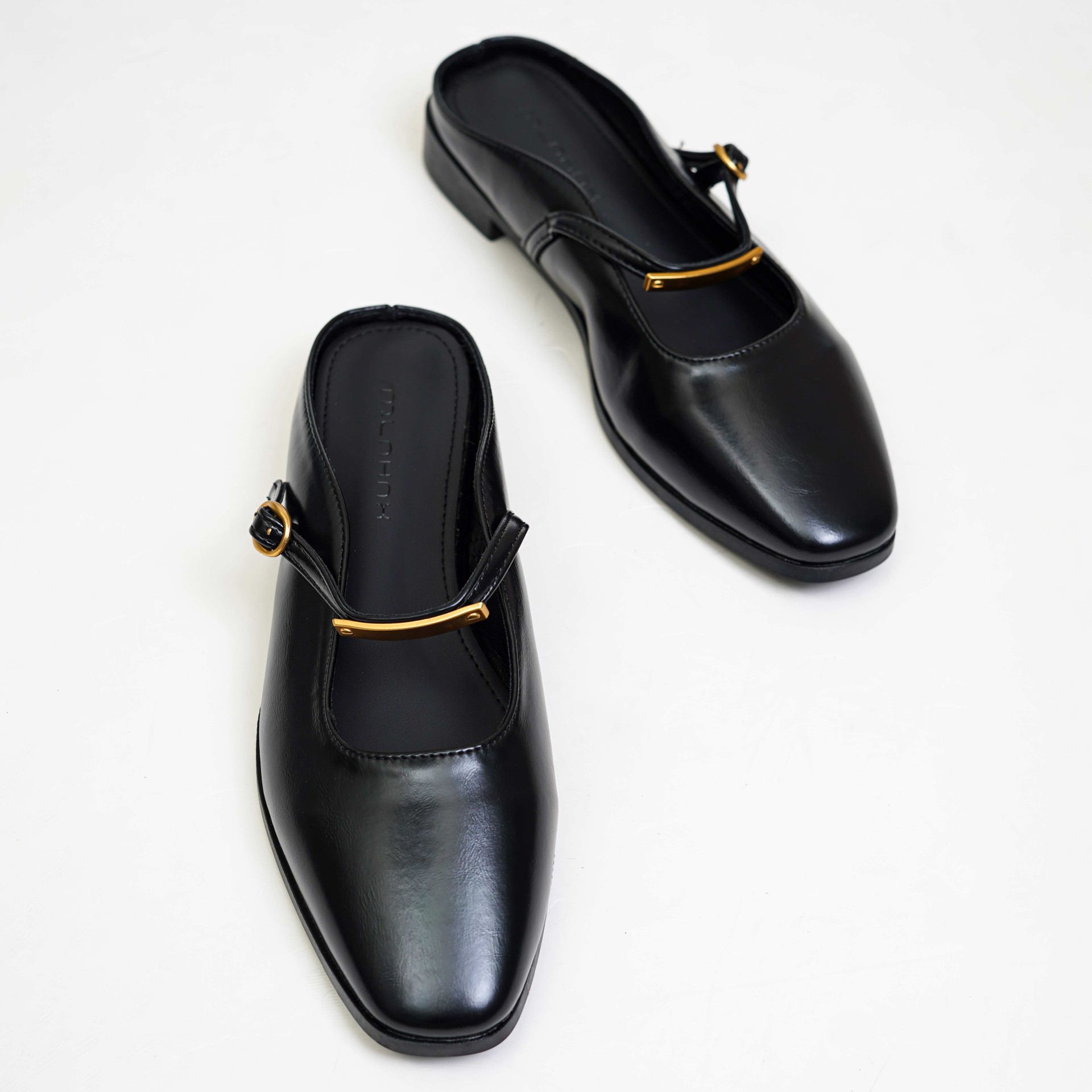 Ladies-Shoe-MW00429_02
